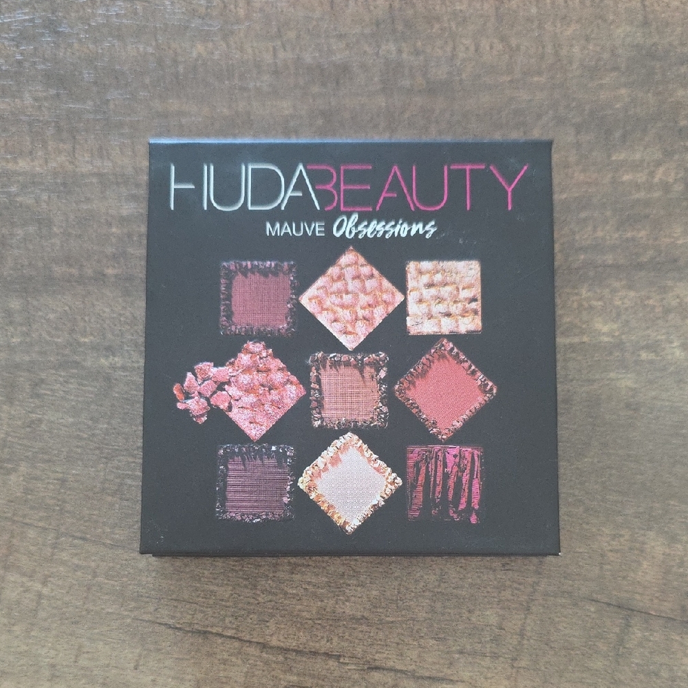 HUDA BEAUTY Mauve Obsessions Palette - Rich Mauve Tones